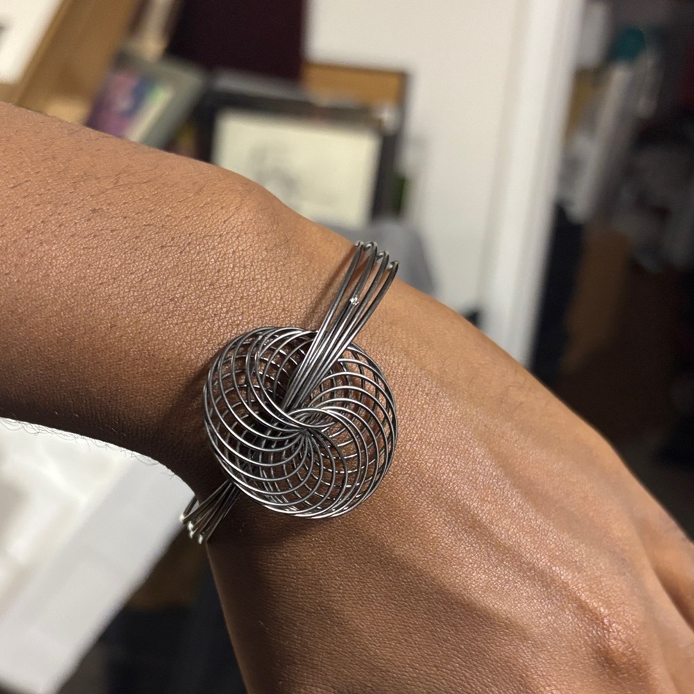 Elegant Silver Wire Bracelet